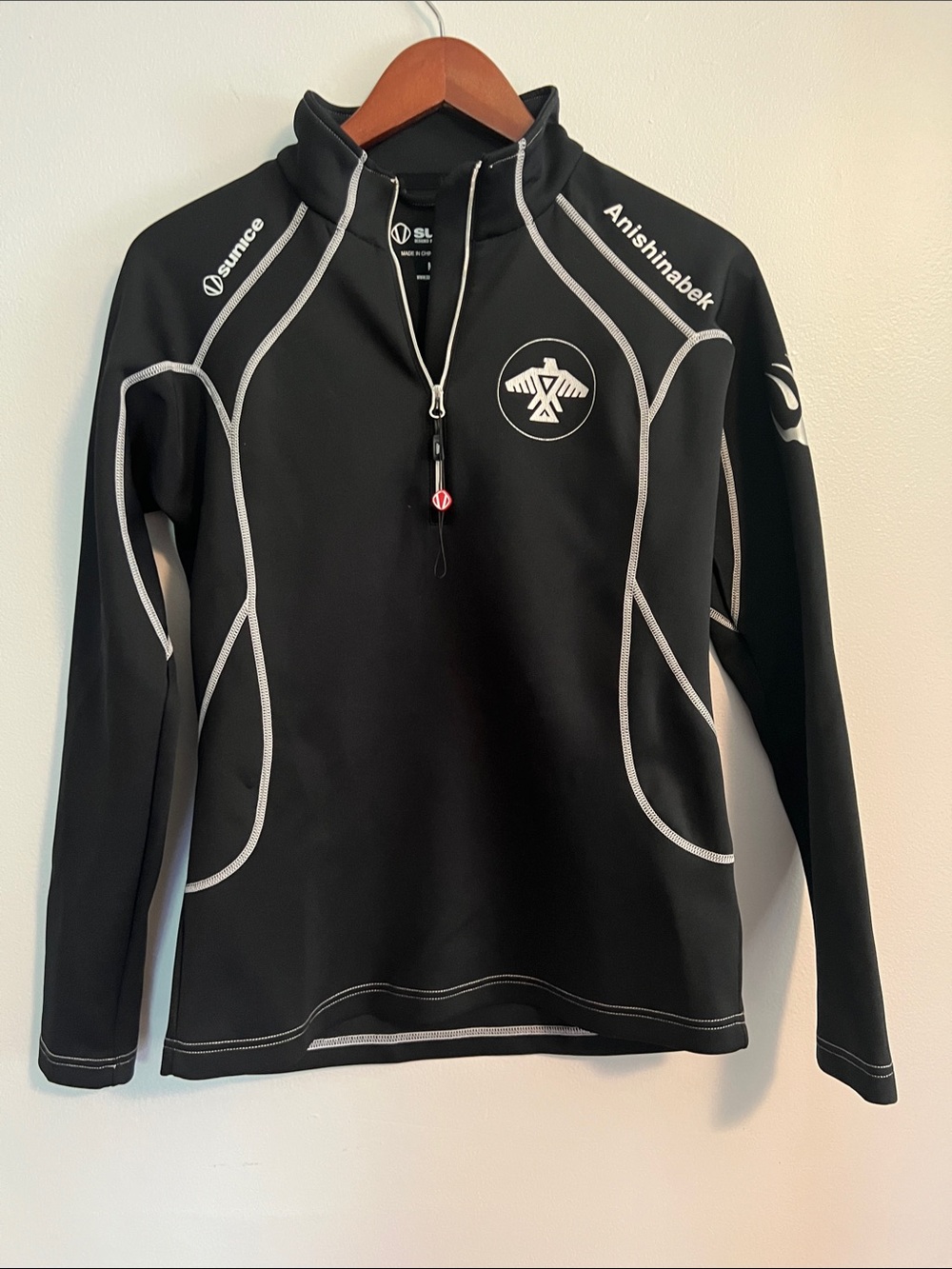 Sunice Black women’s Long-Sleeve Performance Wear, Anishinabek Logos, sz M